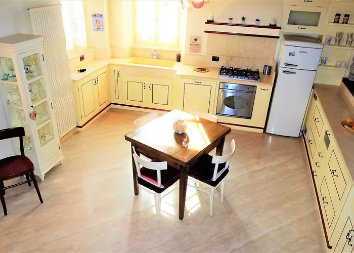 House Versilia Luca E Giada, 5 Chilometri Da Dei Marmi!