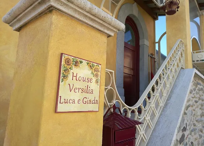 House Versilia Luca E Giada, 5 Chilometri Da Dei Marmi! 马尔米堡